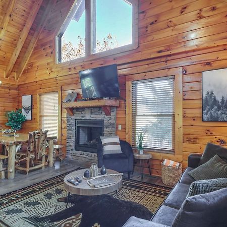 Pigeon Forge Cabin Rental With Decks And Hot Tub! Eksteriør billede