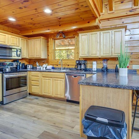 Pigeon Forge Cabin Rental With Decks And Hot Tub! Eksteriør billede