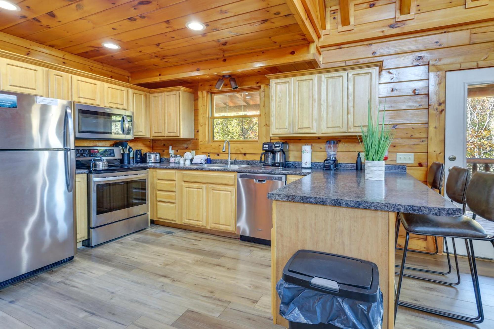 Pigeon Forge Cabin Rental With Decks And Hot Tub! Eksteriør billede