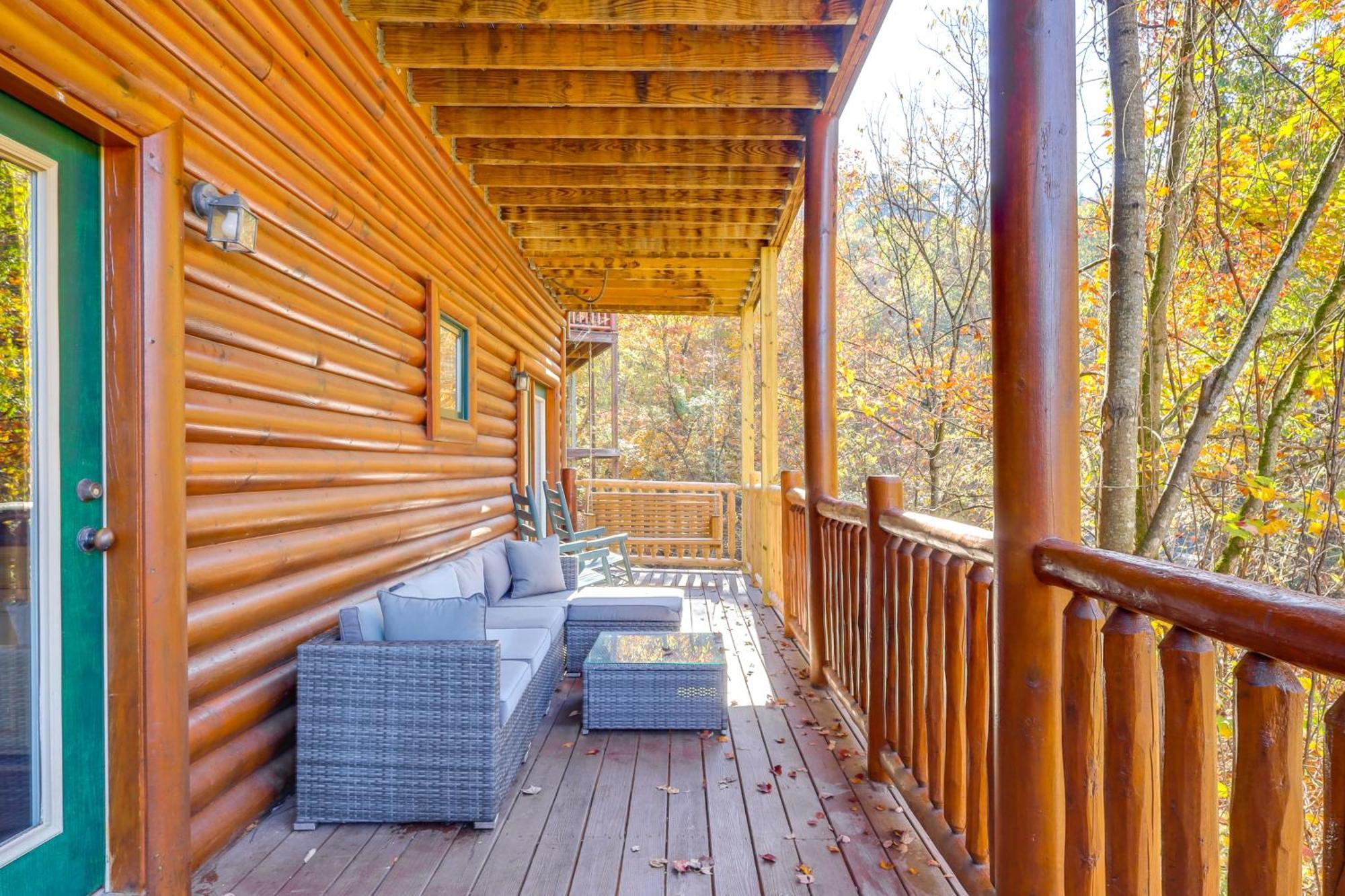 Pigeon Forge Cabin Rental With Decks And Hot Tub! Eksteriør billede