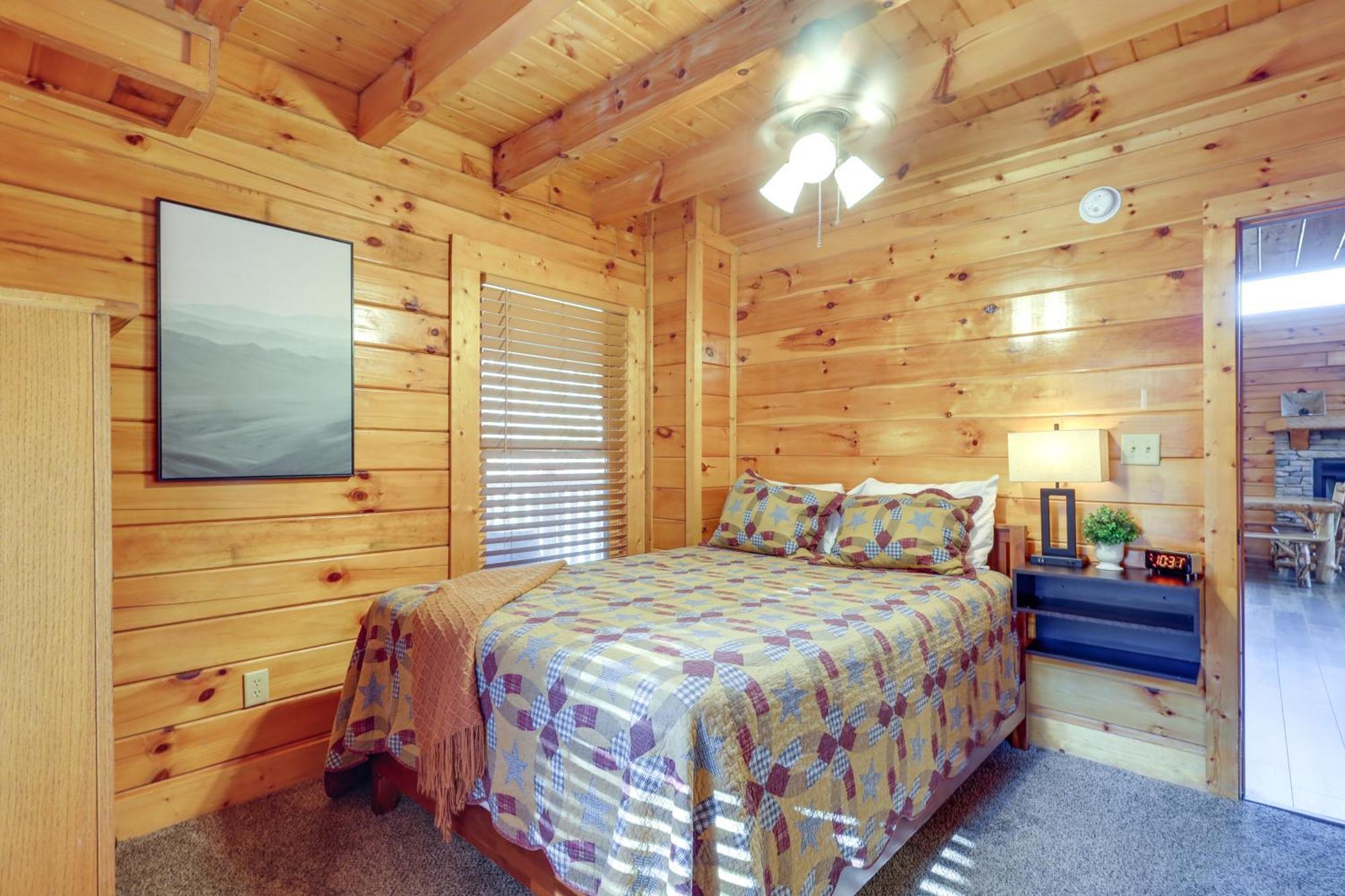 Pigeon Forge Cabin Rental With Decks And Hot Tub! Eksteriør billede