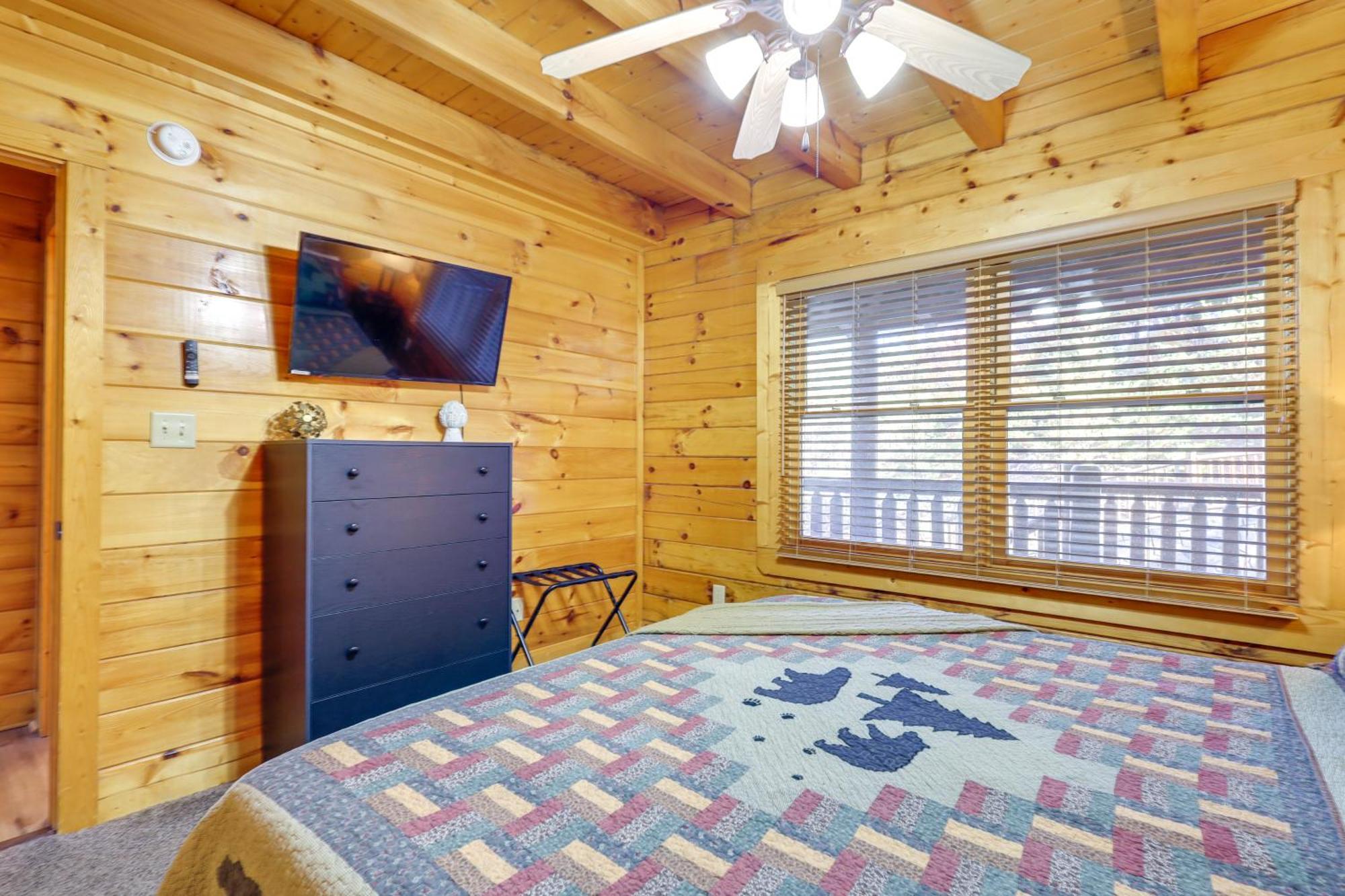 Pigeon Forge Cabin Rental With Decks And Hot Tub! Eksteriør billede