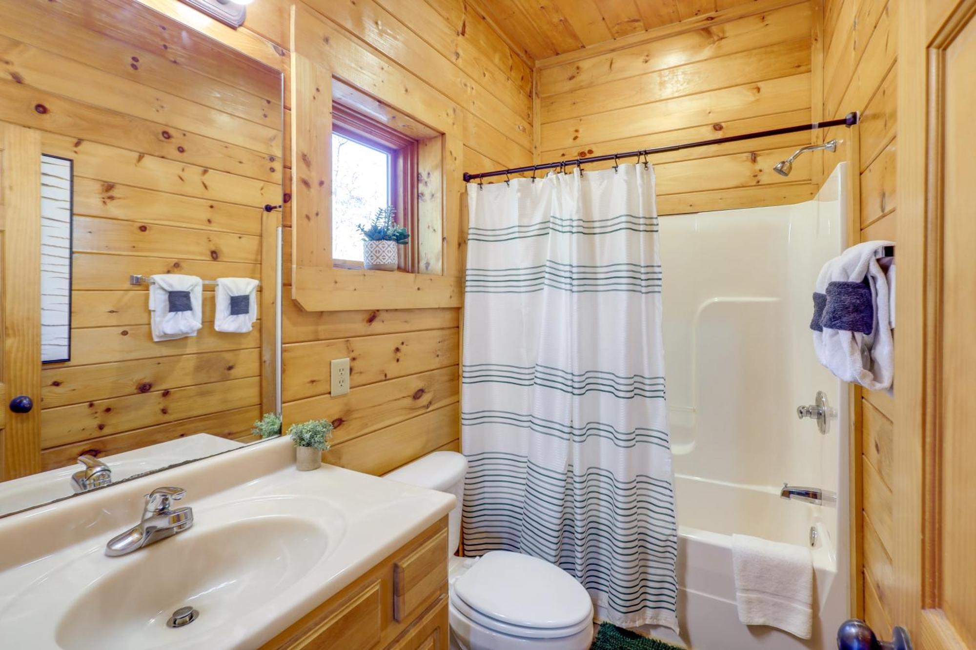 Pigeon Forge Cabin Rental With Decks And Hot Tub! Eksteriør billede