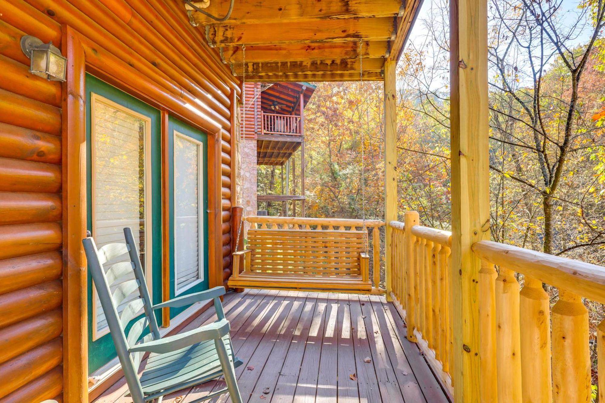 Pigeon Forge Cabin Rental With Decks And Hot Tub! Eksteriør billede