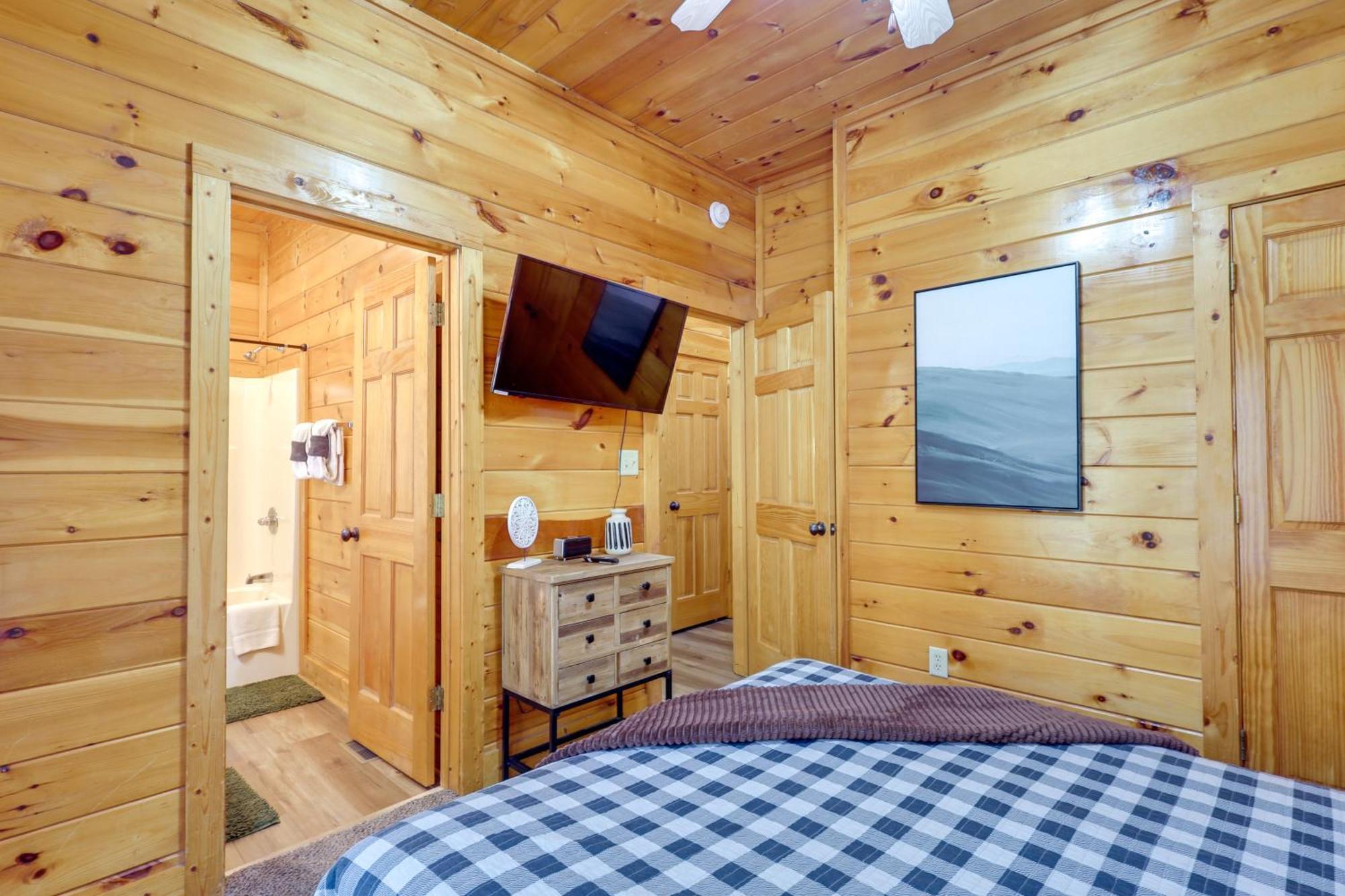 Pigeon Forge Cabin Rental With Decks And Hot Tub! Eksteriør billede