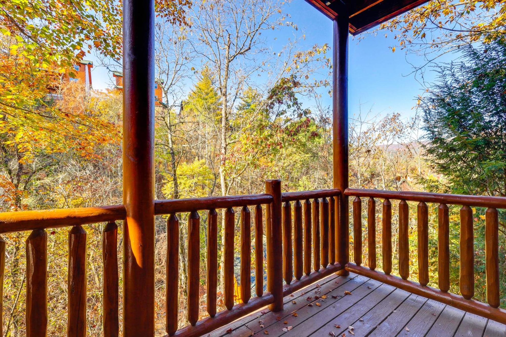 Pigeon Forge Cabin Rental With Decks And Hot Tub! Eksteriør billede