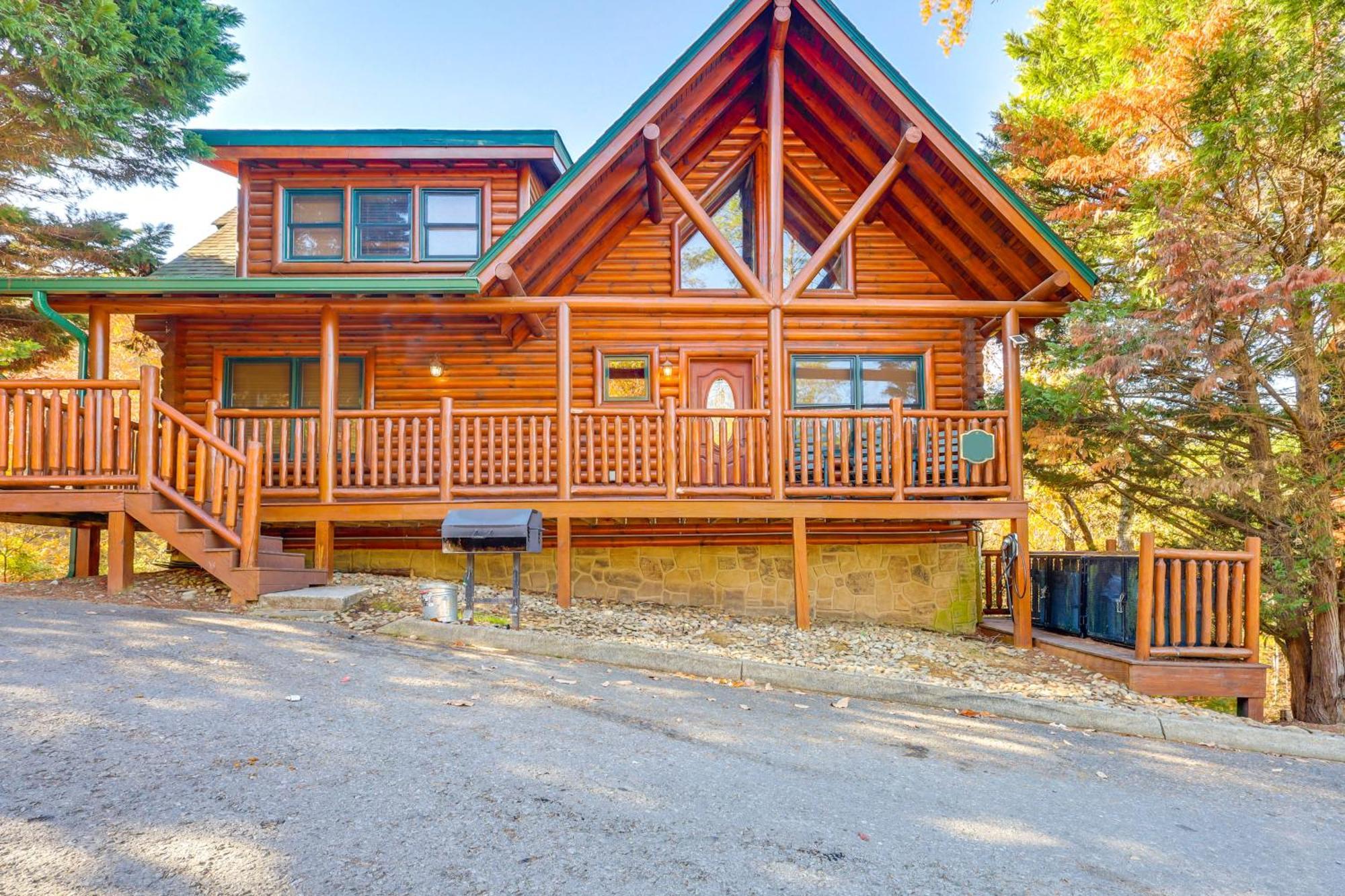 Pigeon Forge Cabin Rental With Decks And Hot Tub! Eksteriør billede